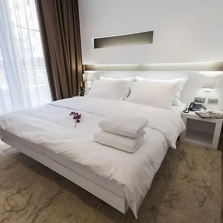 Prestige Hotell 4*