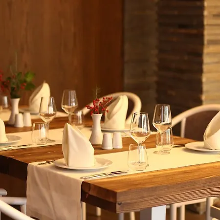 Prestige Hotell 4*